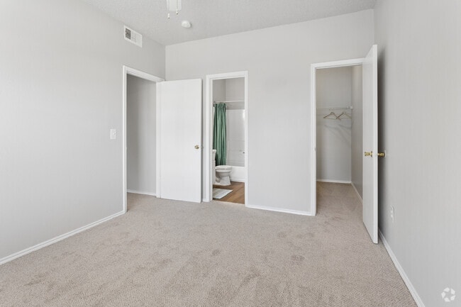 2BR, 2BA - 839SF - Primary Bedroom