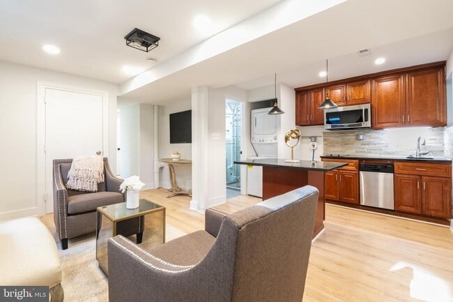 Photo - 113 Madison St NW