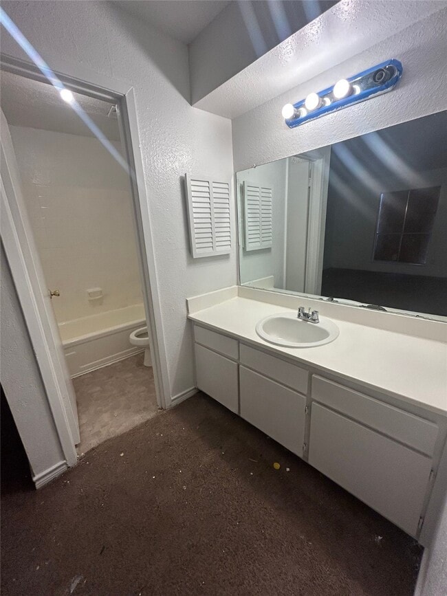 Photo - 5625 Antoine Dr Unit 423