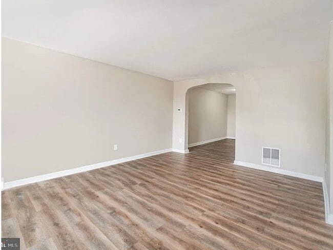 Photo - 2462 Brookwood St