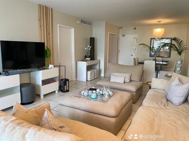 Photo - 5161 Collins Ave Unidad 308