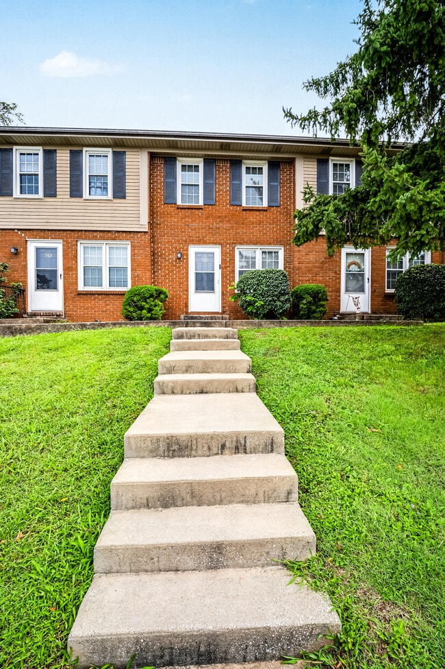 Photo - 741 Ridgeview Dr