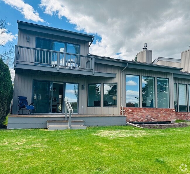 Building Photo - Stunning Kalispell Golf Course Home