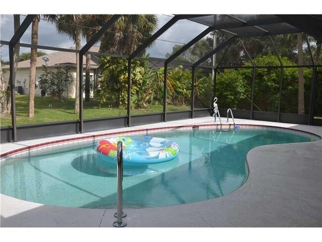 Photo - Off-Season Rental 3BR 2BA with pool in Seb...