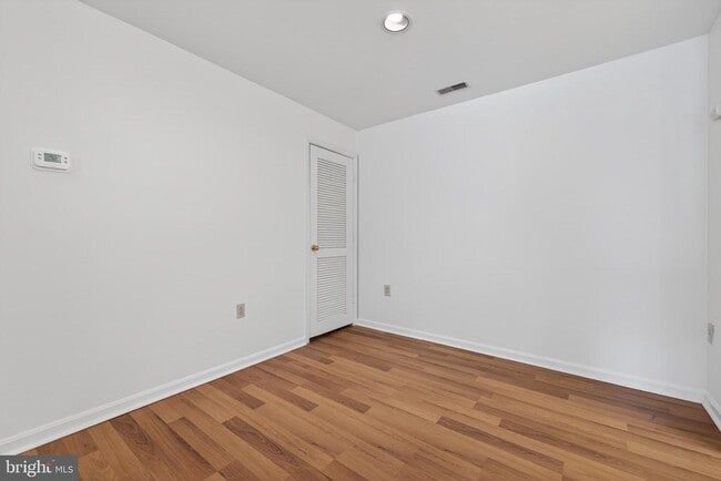 Building Photo - 3109 River Bend Ct Unit D201
