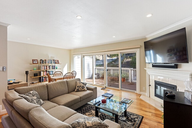 Photo - 431 Woodminster Dr