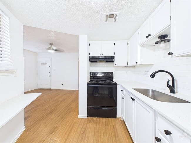 Building Photo - 2500 Burleson Rd Unit 201