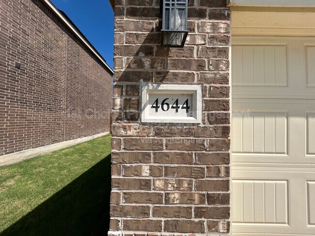 Photo - 4644 Benham Dr