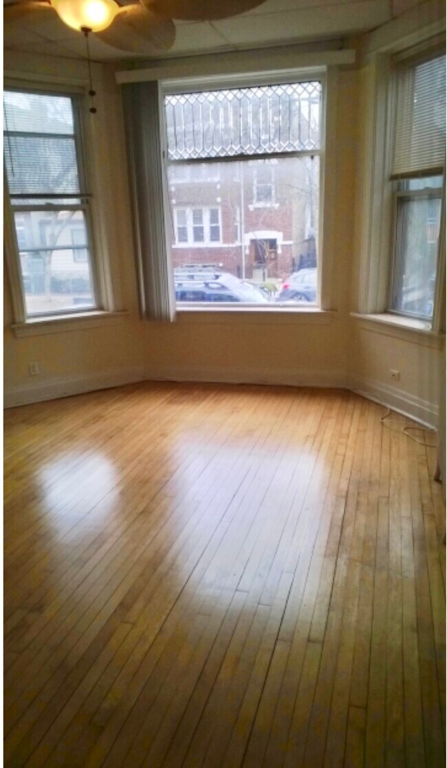 Photo - 1522 W Victoria St Unit 1F