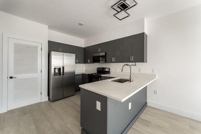 Photo - 43-45-45 W 32nd St Unidad 503