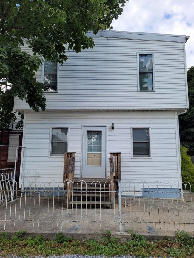 Building Photo - 48 S Earl St Unit 4