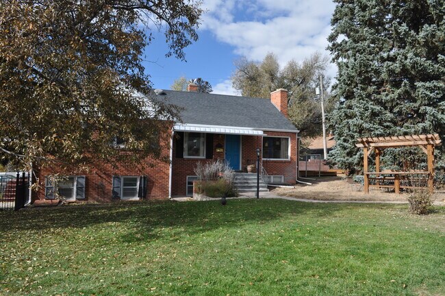 Exterior - 901 Country Club Ave Townhome