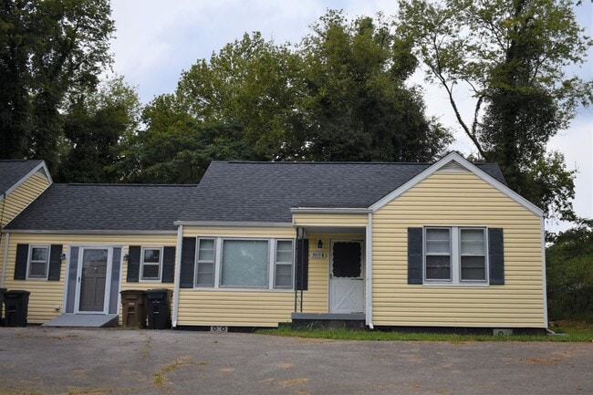 Building Photo - 3915 Holston Hills Rd Unit B