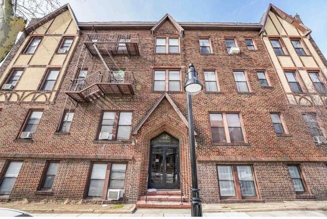 Building Photo - 301 Palisade Ave Unit 4C