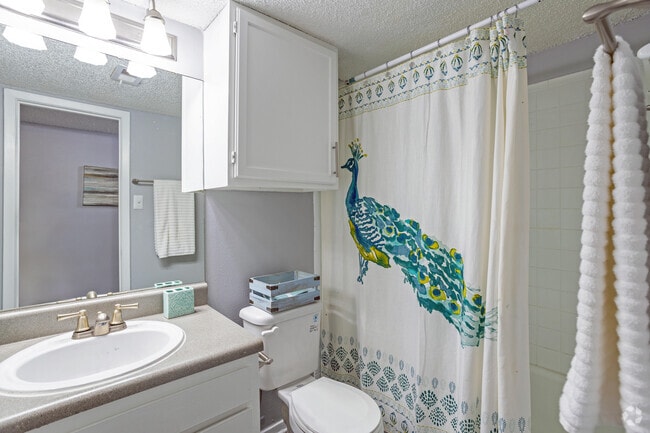 2BR, 2BT - The Mingler - 1020SF - Bathroom