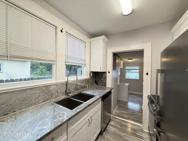 Photo - 4541 Woolman Ave