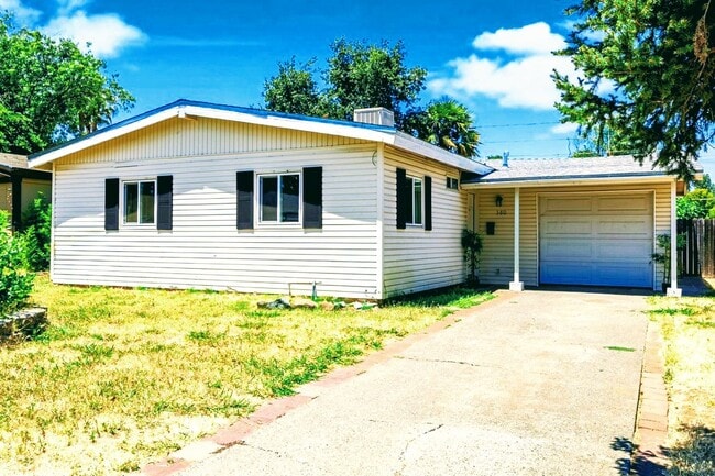 Building Photo - 380 Deodara St Rental