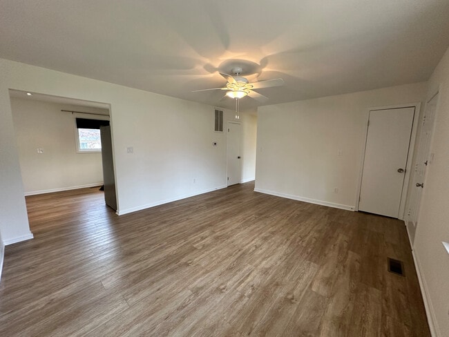 Photo - 310 Azalia Dr