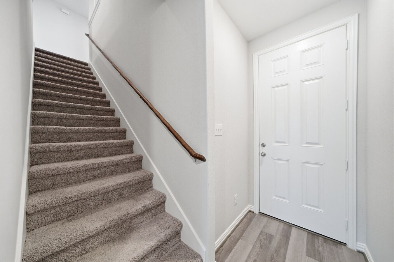 Photo - 7116 Elgin St