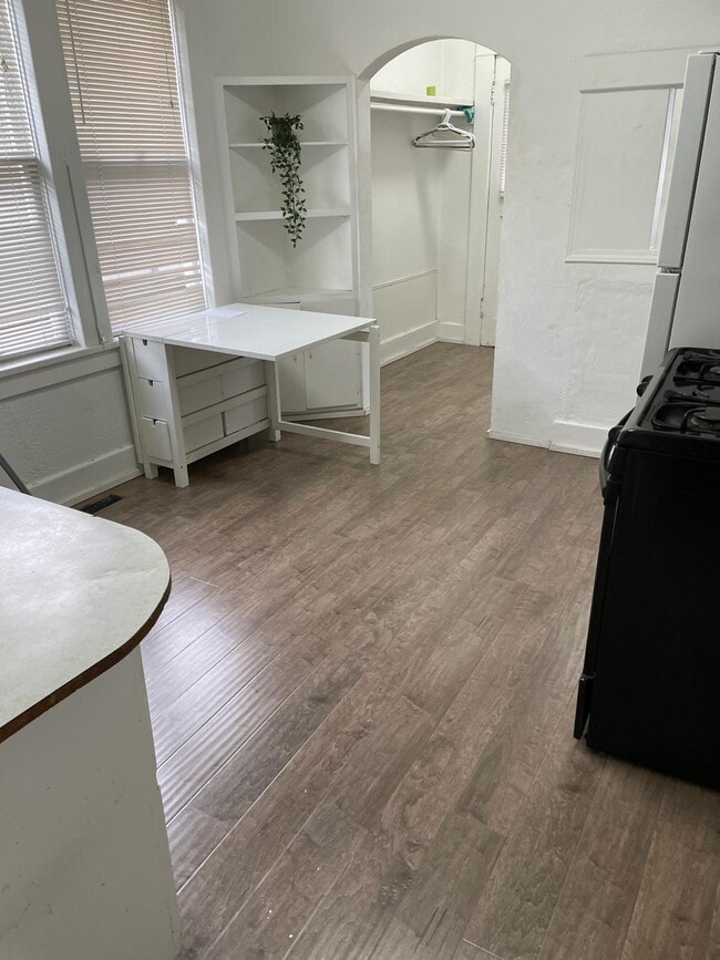 Photo - 1842 11th Av E