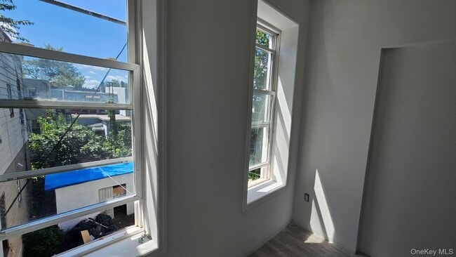 Photo - 60-80 54th Pl