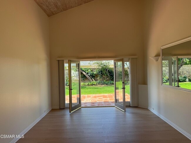 Photo - 2923 E Sierra Dr