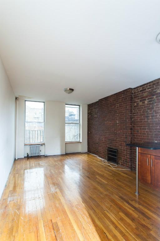 Building Photo - 95 Perry St Rental