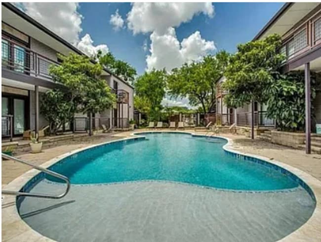 Building Photo - *** Coming Soon *** Elegant 2BR/2B with Yard, Pool & Covered Parking Unit 129A