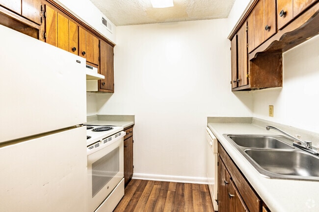 1BR, 1BA - 655SF - Kitchen - Foxcroft Apartments