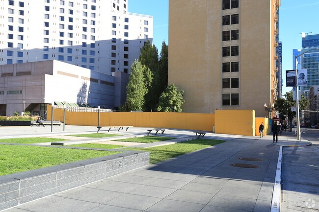 Photo - Four Seasons