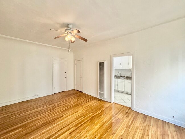 Building Photo - 625 Cochran Ave Unit 9 Rental