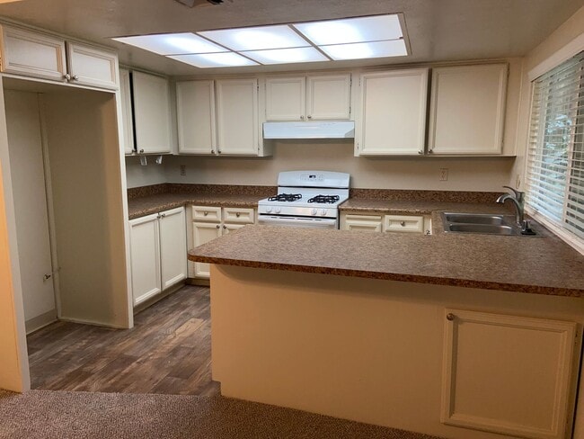 Photo - Super clean! 3 Bdrm, 2 Bath near Greenback & Trajan