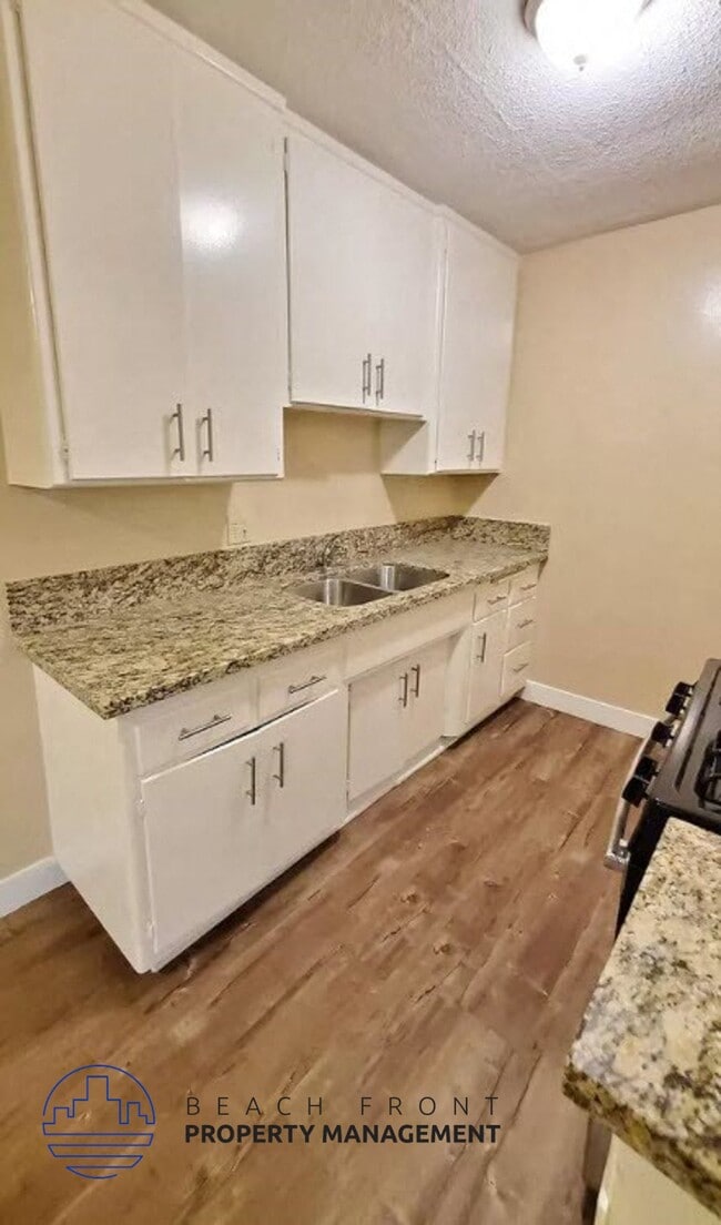 Photo - 8910 Sepulveda Eastway