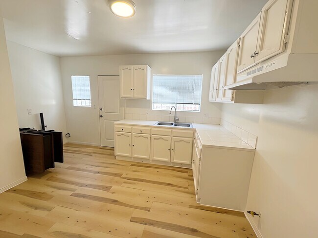 Photo - 1512 W 53rd St Unidad 1512