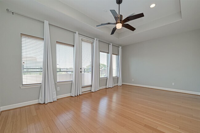 Photo - 2748 Clay St