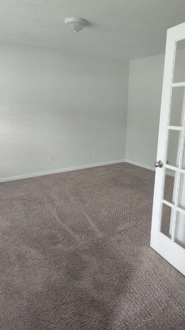 Photo - Huge Well-Kept Home in Guyton