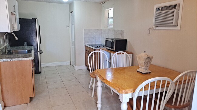 dining - 206 Edgewood Dr Unit B