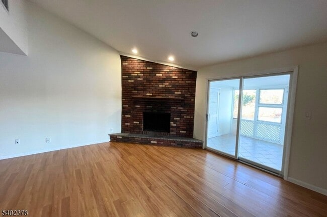 Photo - 306 Lake Shore S Unit F