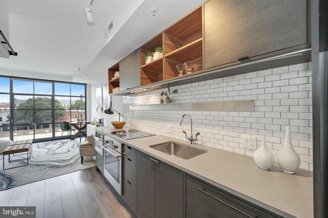 Photo - 2030 8th St NW