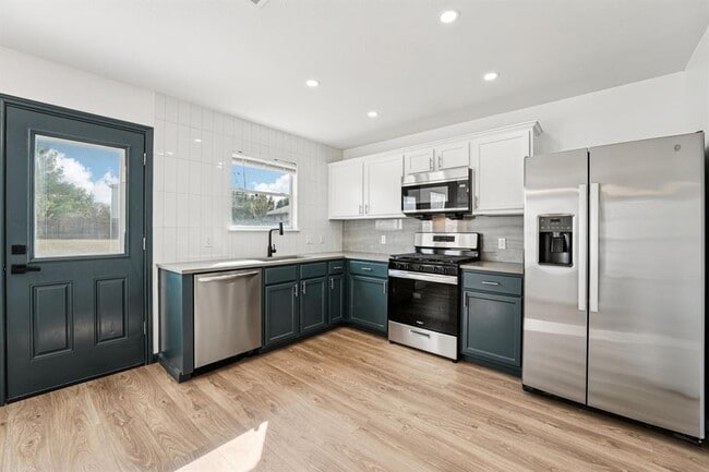 Building Photo - 429 Atlantis