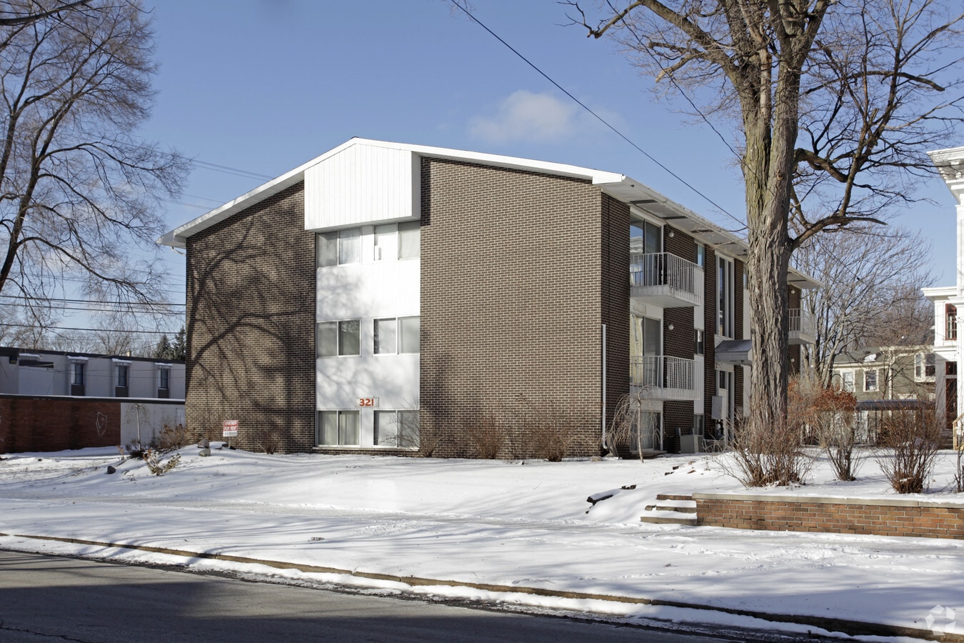 Photo - 321 Fountain St NE