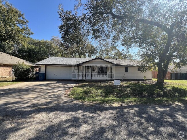 Building Photo - Cute 3 Bed 2 Bath 2 Car Garage In Kaufman Rental