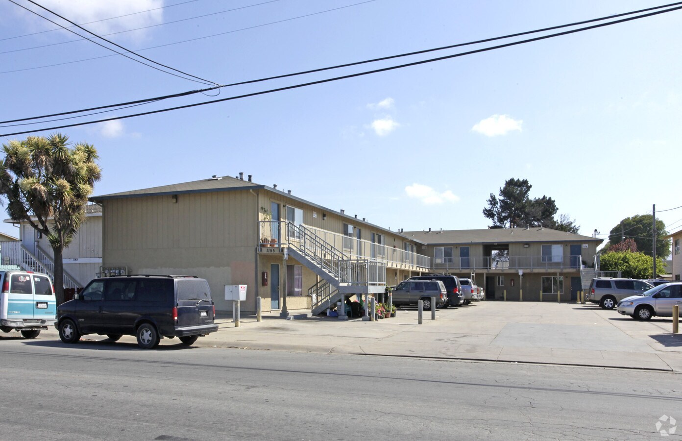 Photo - 1155 E Laurel Dr Apartments