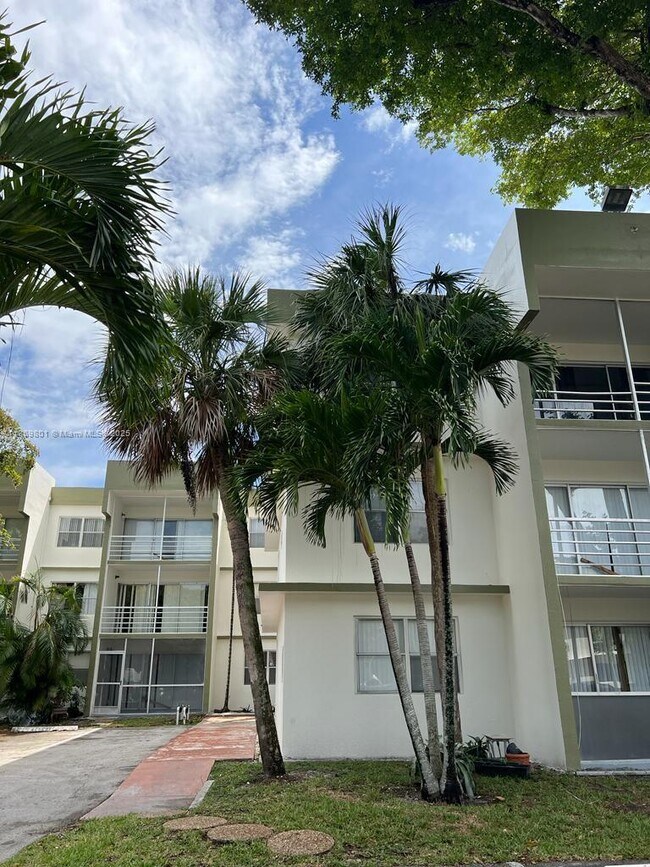 Building Photo - 4215 N University Dr Unit 106 Rental