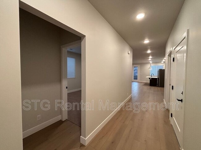 Photo - 3968 Fossil Way