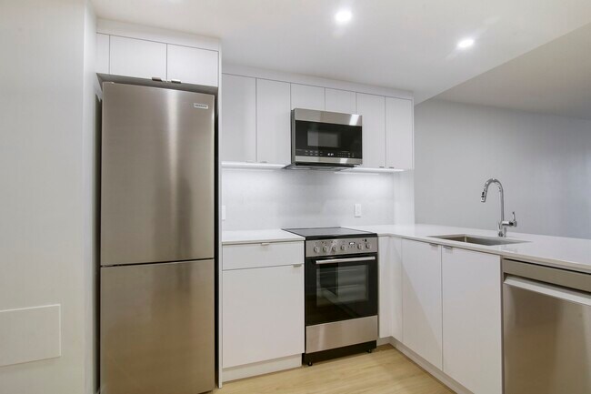 Building Photo - 2285 Rue St Mathieu Unit 503