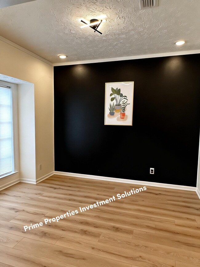 Photo - 4012 Amberly Rd