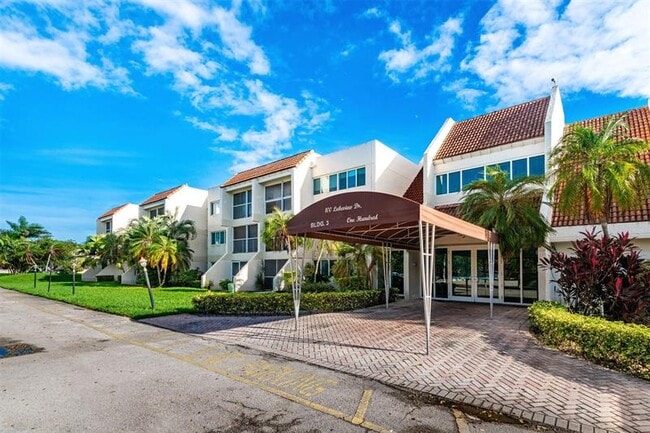 Building Photo - 100 Lakeview Dr Unit 206