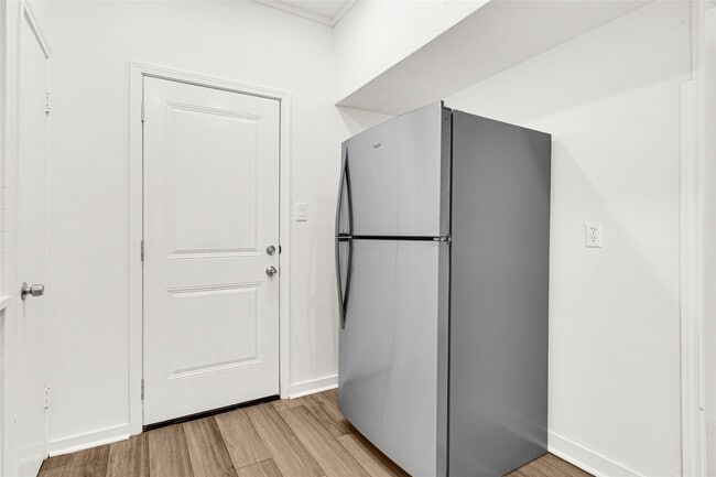 Photo - 2022 Lakewood Ct