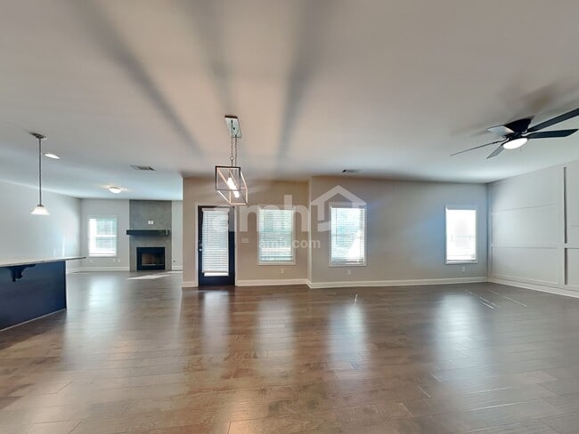 Photo - 1079 Victoria Walk Ln